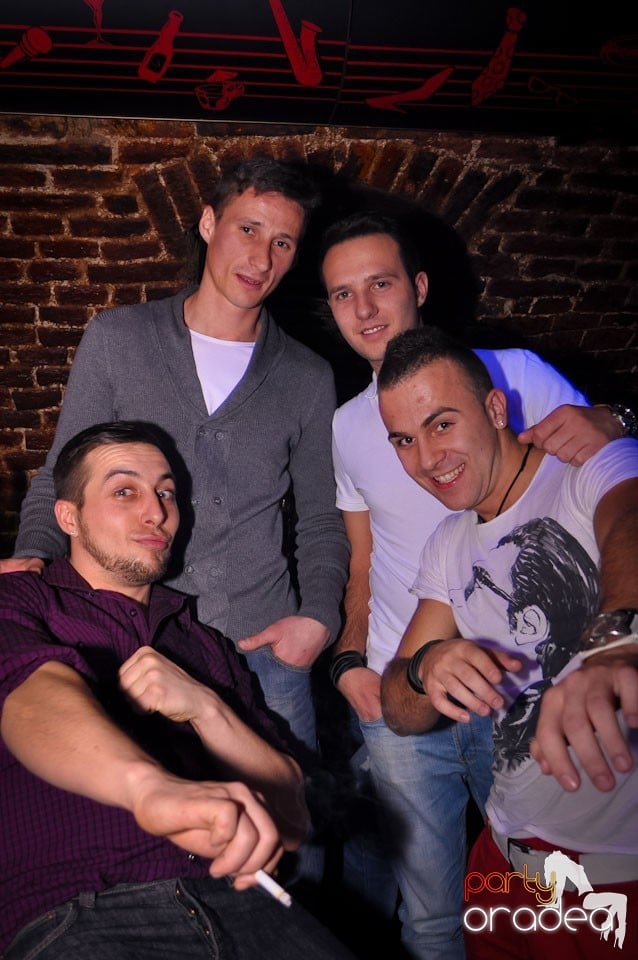 Clubbing în Escape, 