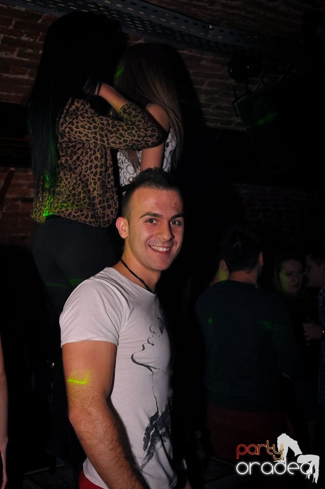 Clubbing în Escape, 