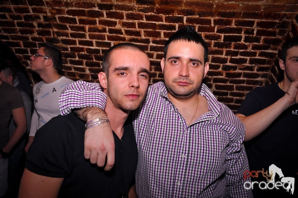 Clubbing în Escape, 