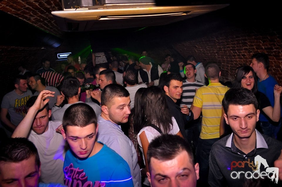 Clubbing în Escape, 