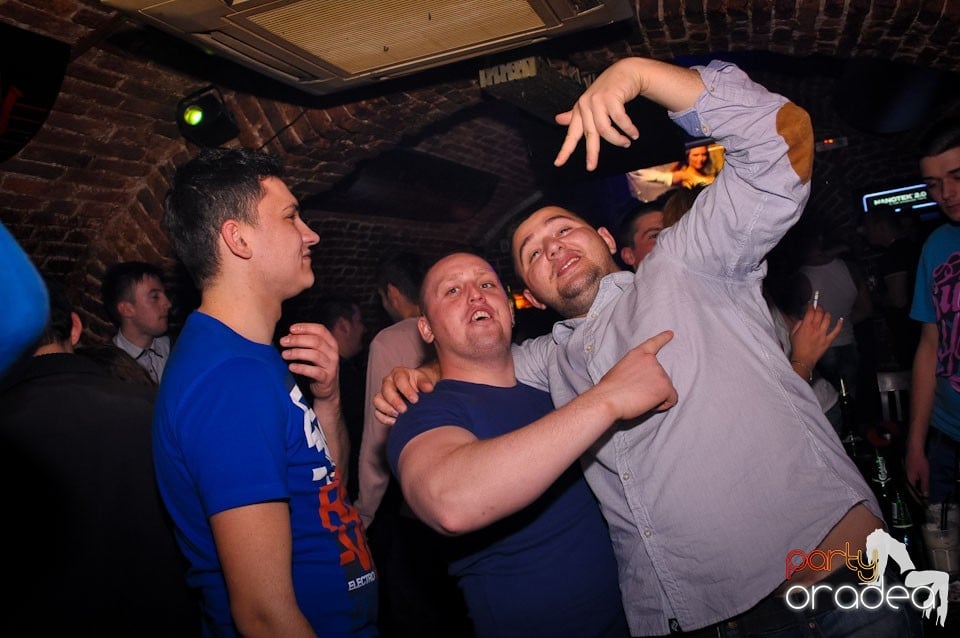 Clubbing în Escape, 