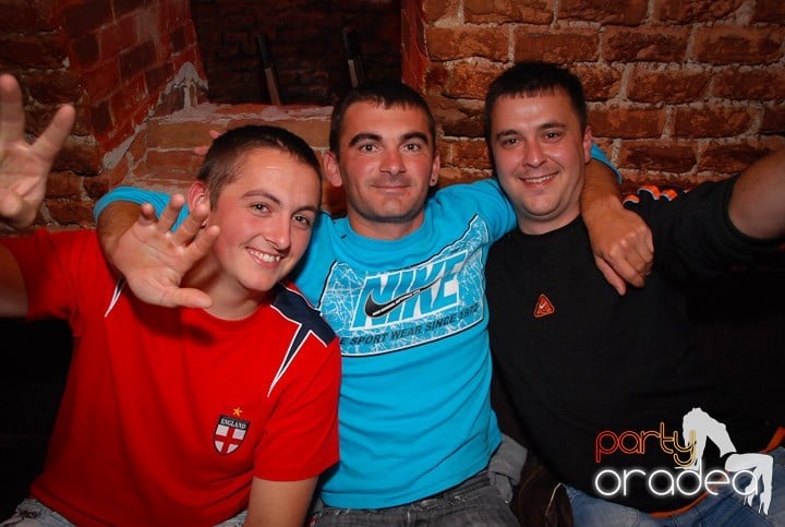 Clubbing în Escape, 