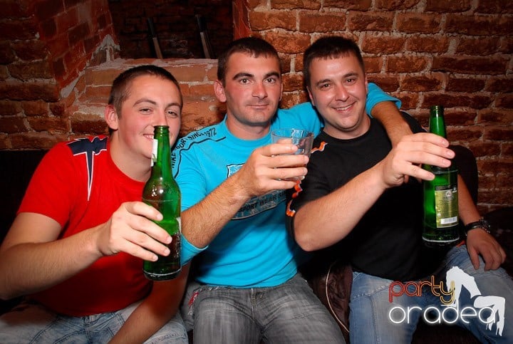 Clubbing în Escape, 