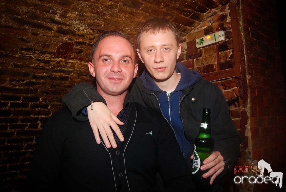 Clubbing în Escape,