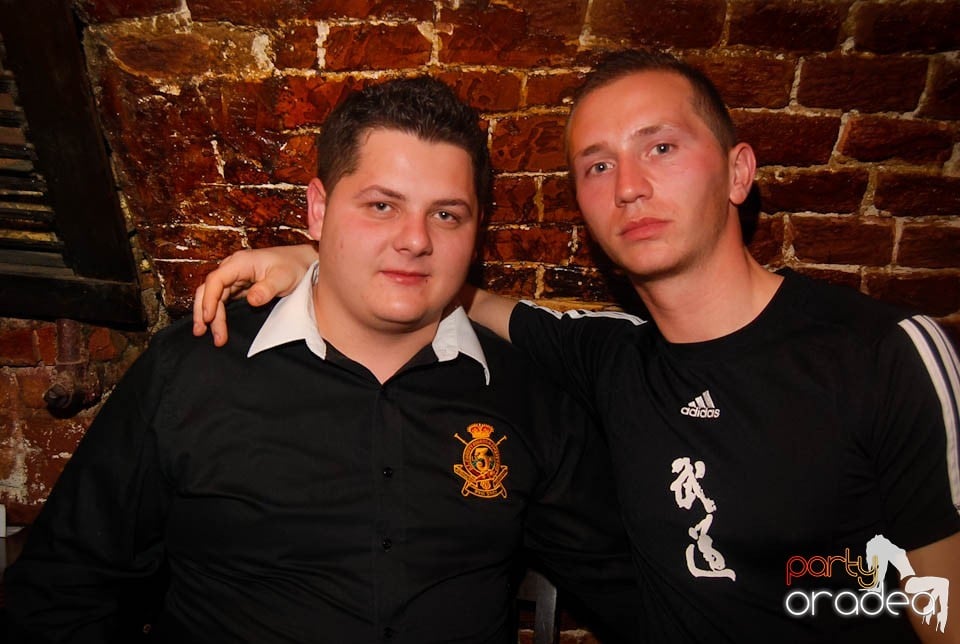 Clubbing în Escape,
