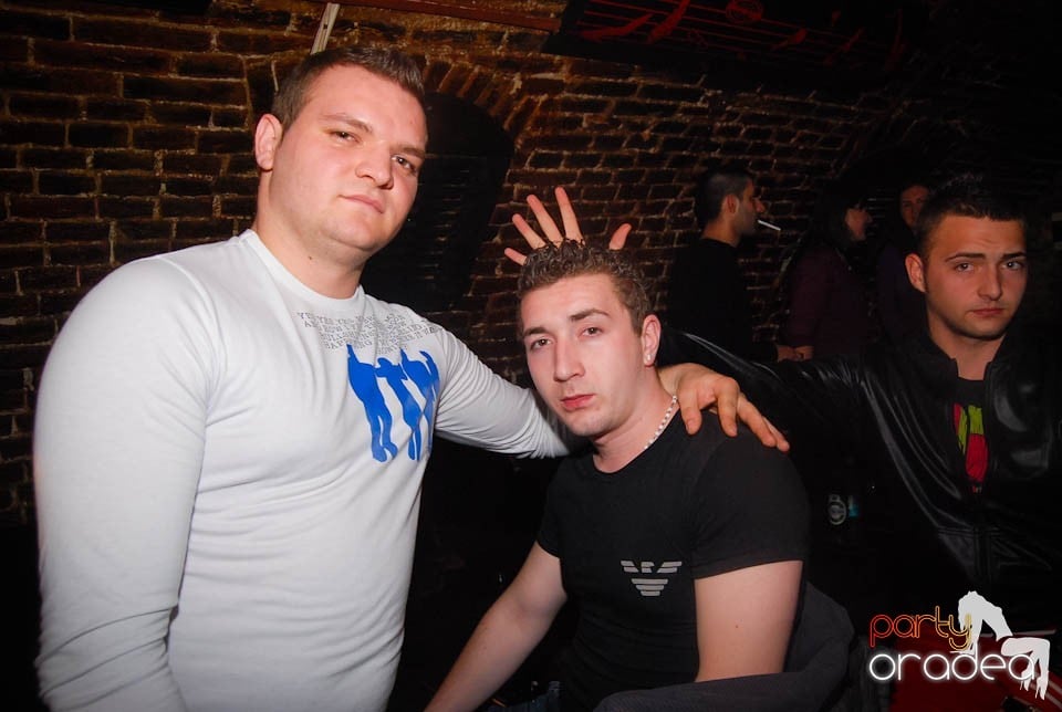 Clubbing în Escape,