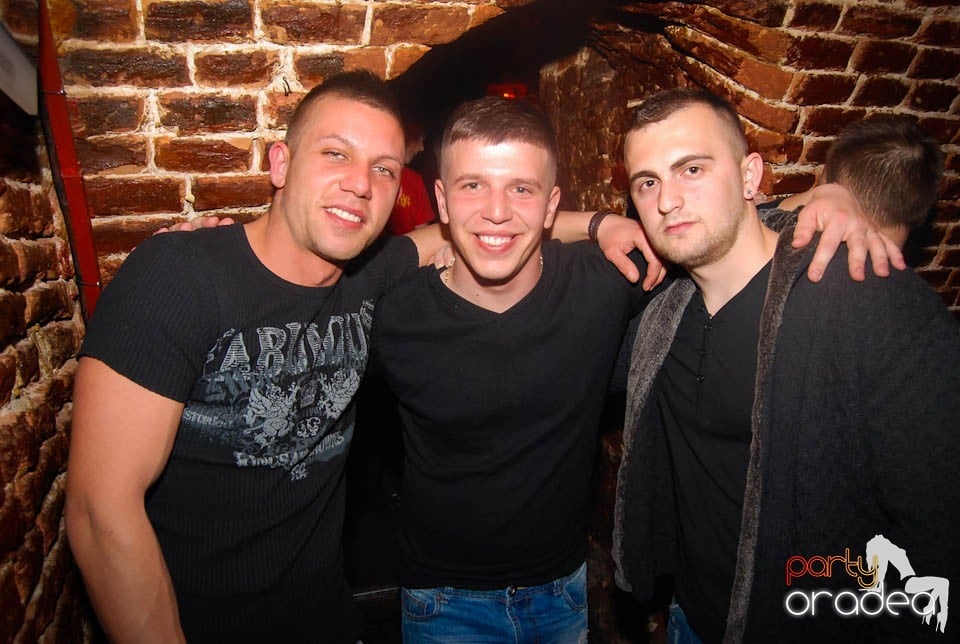 Clubbing în Escape,