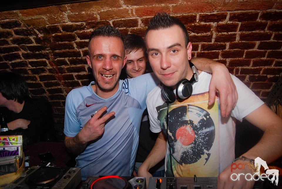 Clubbing în Escape,