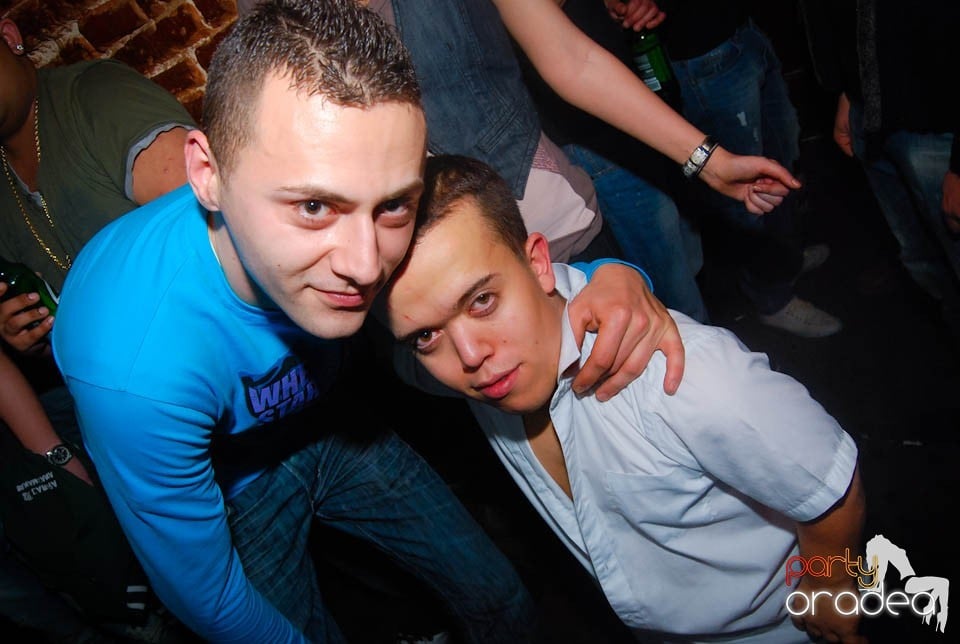 Clubbing în Escape,
