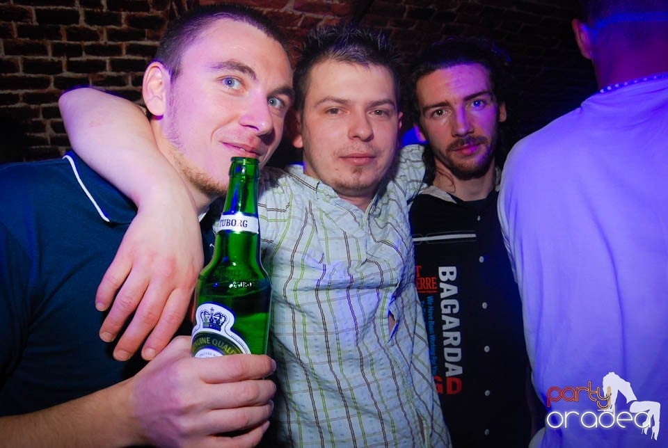 Clubbing în Escape,