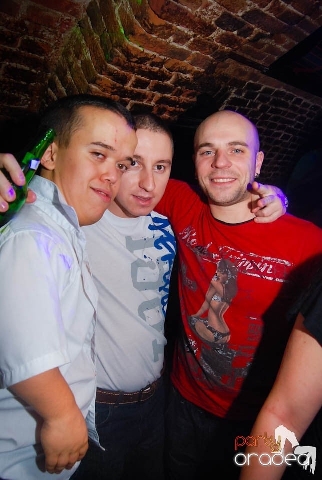 Clubbing în Escape,