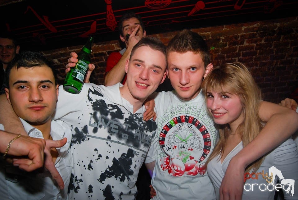Clubbing în Escape,