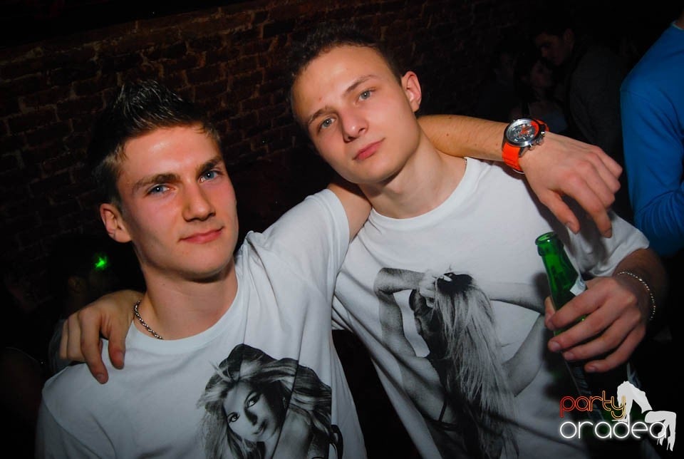 Clubbing în Escape,