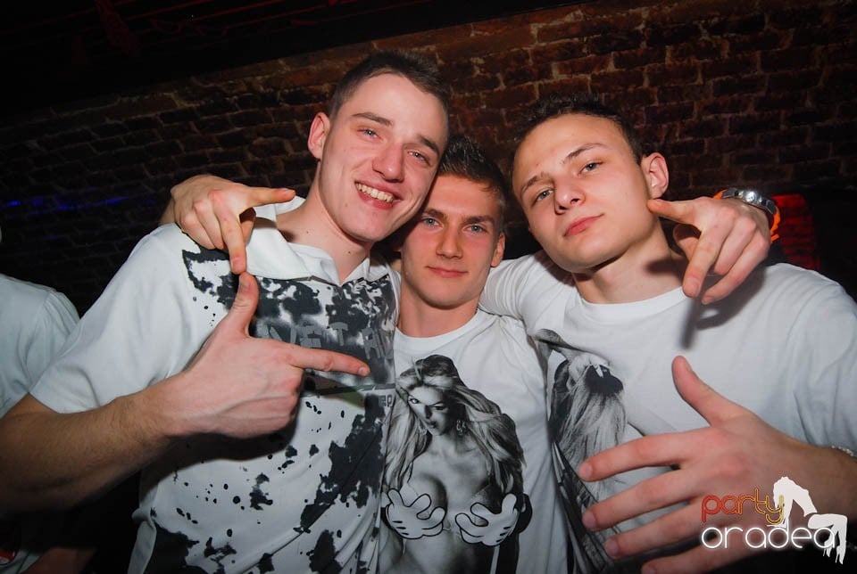 Clubbing în Escape,