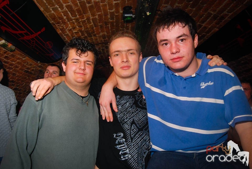 Clubbing în Escape,