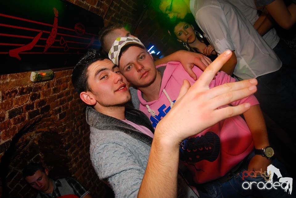 Clubbing în Escape,