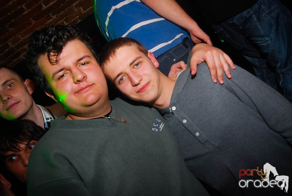 Clubbing în Escape,