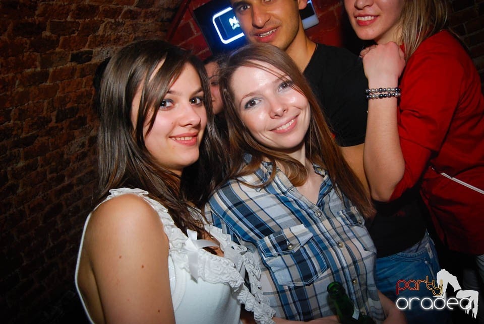 Clubbing în Escape,