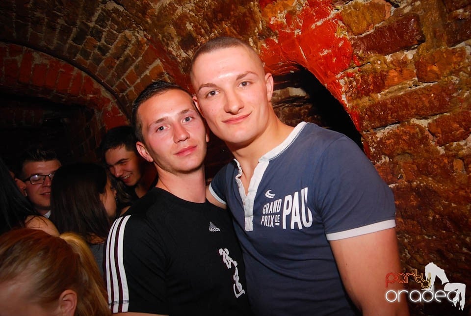 Clubbing în Escape,