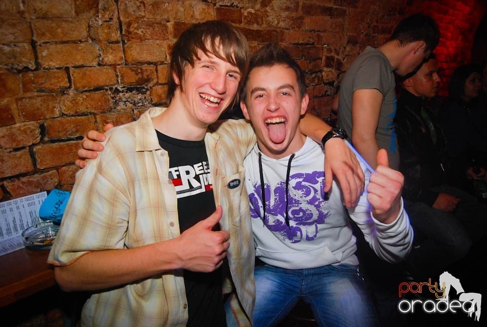Clubbing în Escape,