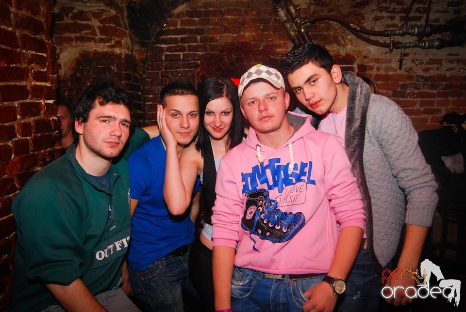 Clubbing în Escape,