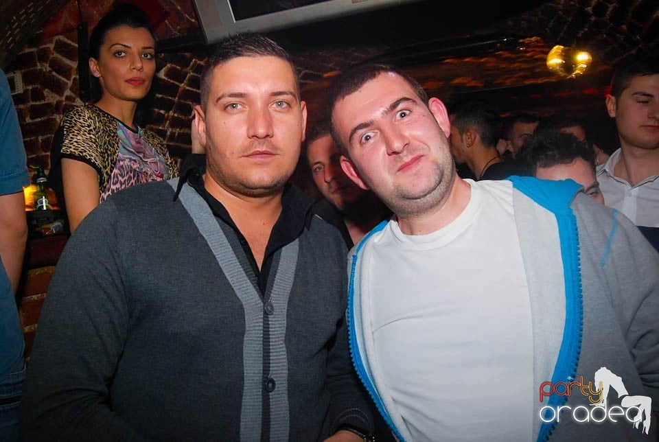 Clubbing în Escape,