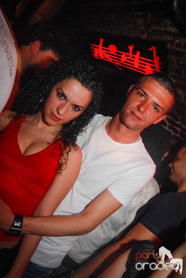 Clubbing în Escape,