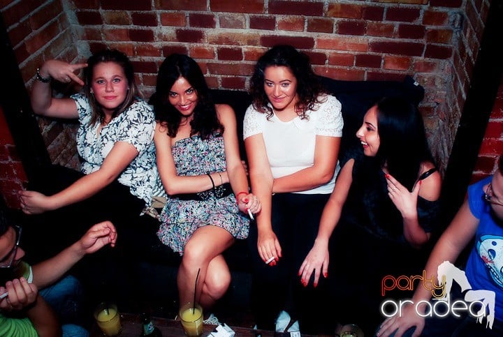 Clubbing în Escape, 