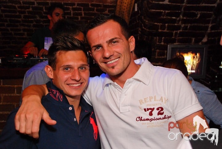 Clubbing în Escape, 