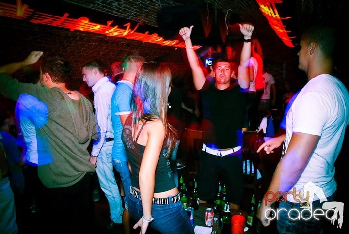 Clubbing în Escape, 