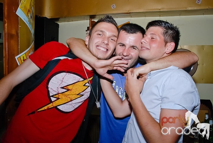 Clubbing la greu în Yellow Submarine, 