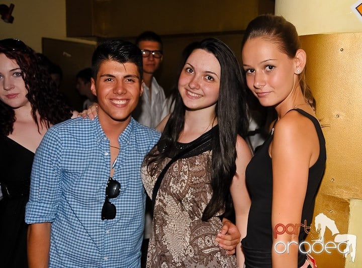 Clubbing la greu în Yellow Submarine, 