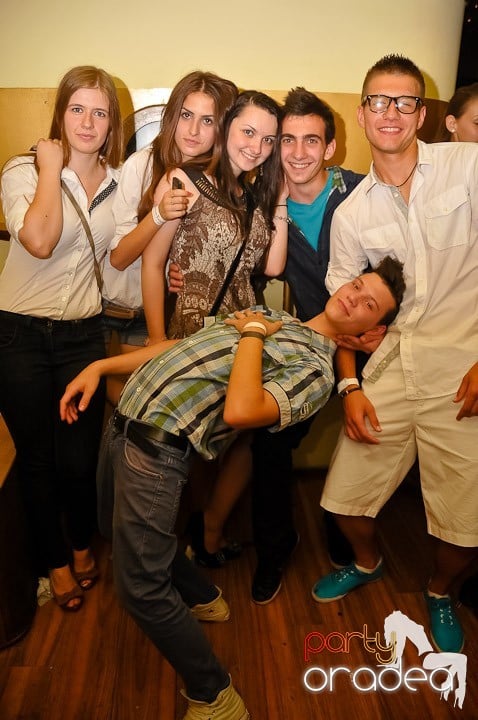 Clubbing la greu în Yellow Submarine, 