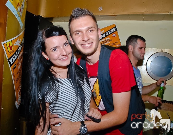 Clubbing la greu în Yellow Submarine, 