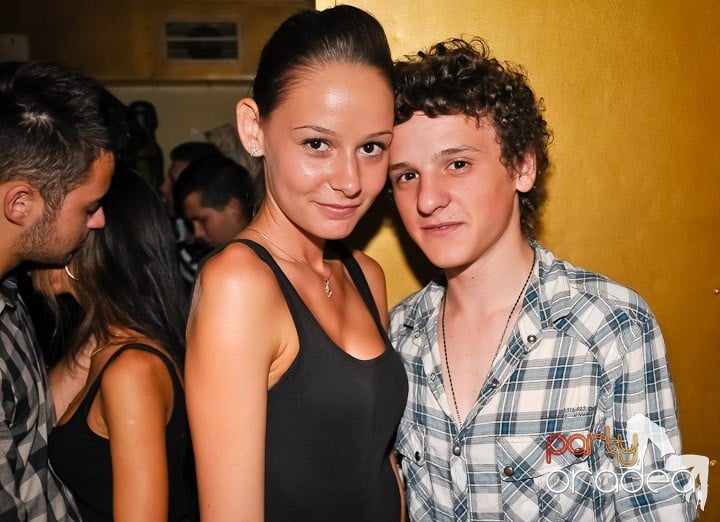 Clubbing la greu în Yellow Submarine, 