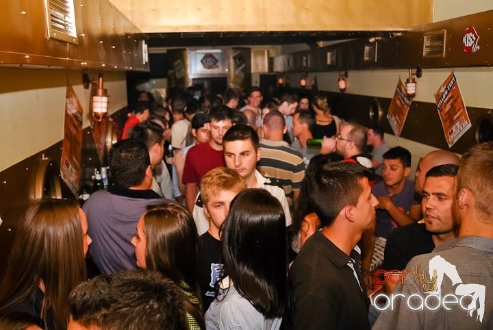 Clubbing la greu în Yellow Submarine, 