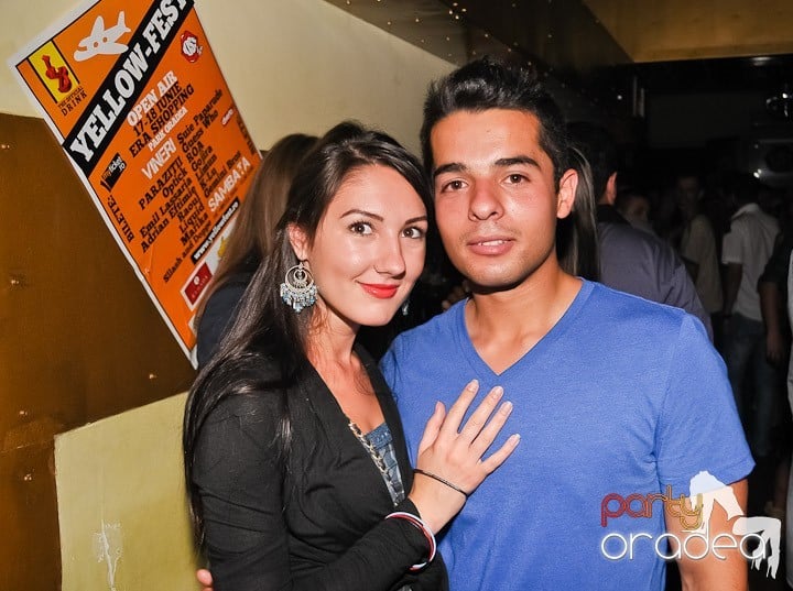 Clubbing la greu în Yellow Submarine, 