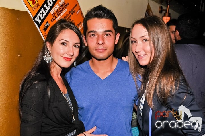 Clubbing la greu în Yellow Submarine, 