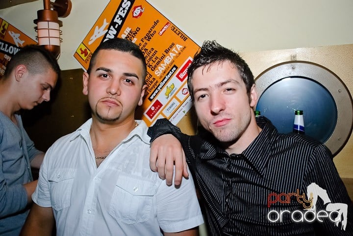 Clubbing la greu în Yellow Submarine, 