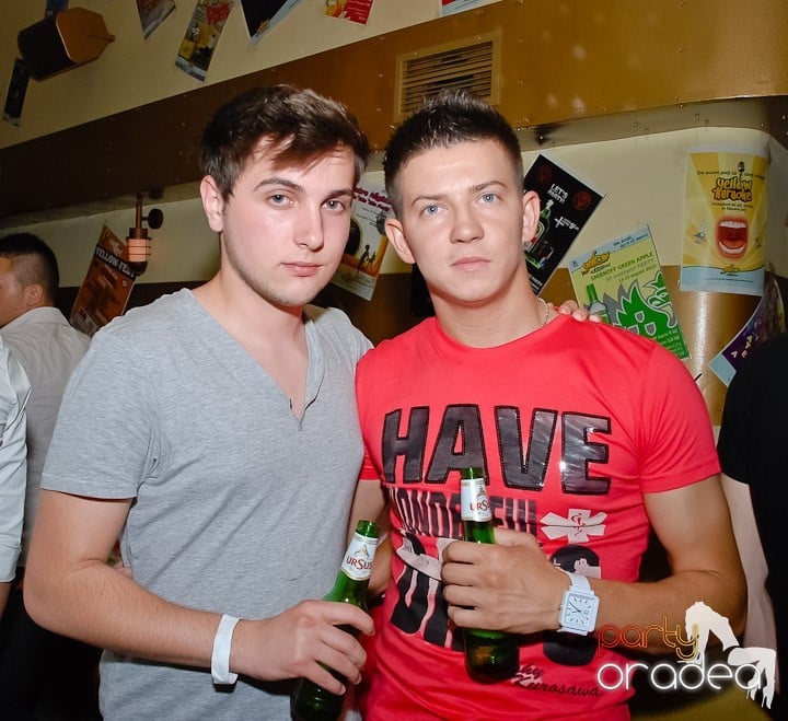 Clubbing la greu în Yellow Submarine, 