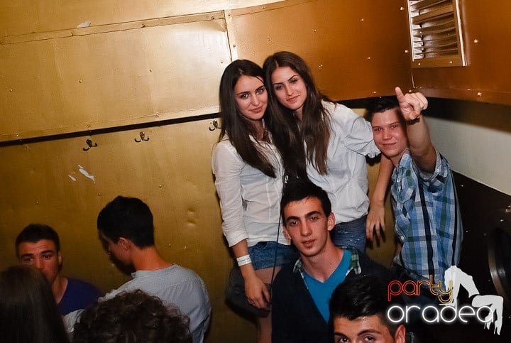 Clubbing la greu în Yellow Submarine, 