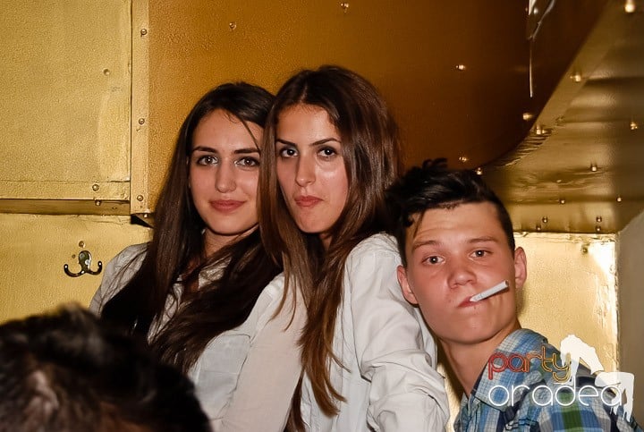 Clubbing la greu în Yellow Submarine, 