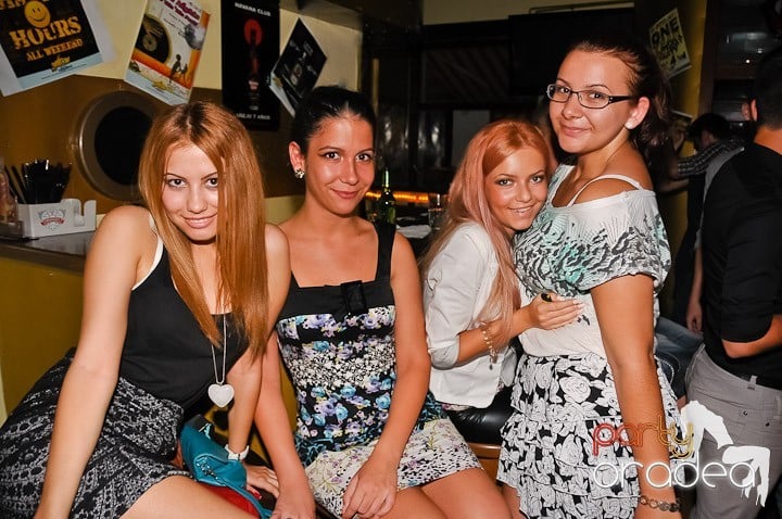 Clubbing la greu în Yellow Submarine, 