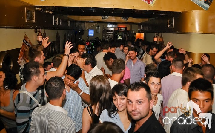 Clubbing la greu în Yellow Submarine, 