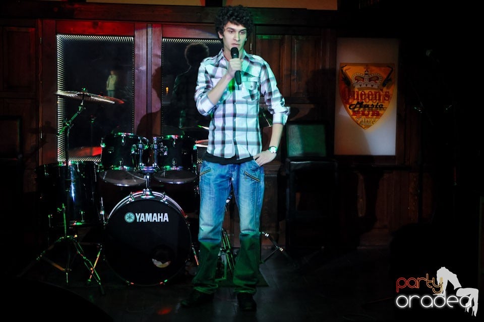 Comedianţii din Showder Klub în Queen's, Queen's Music Pub