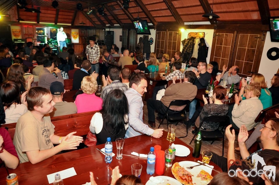 Comedianţii din Showder Klub în Queen's, Queen's Music Pub