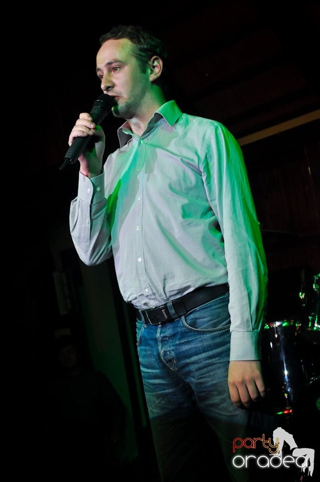 Comedianţii din Showder Klub în Queen's, Queen's Music Pub