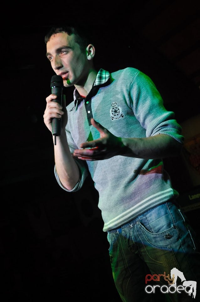 Comedianţii din Showder Klub în Queen's, Queen's Music Pub