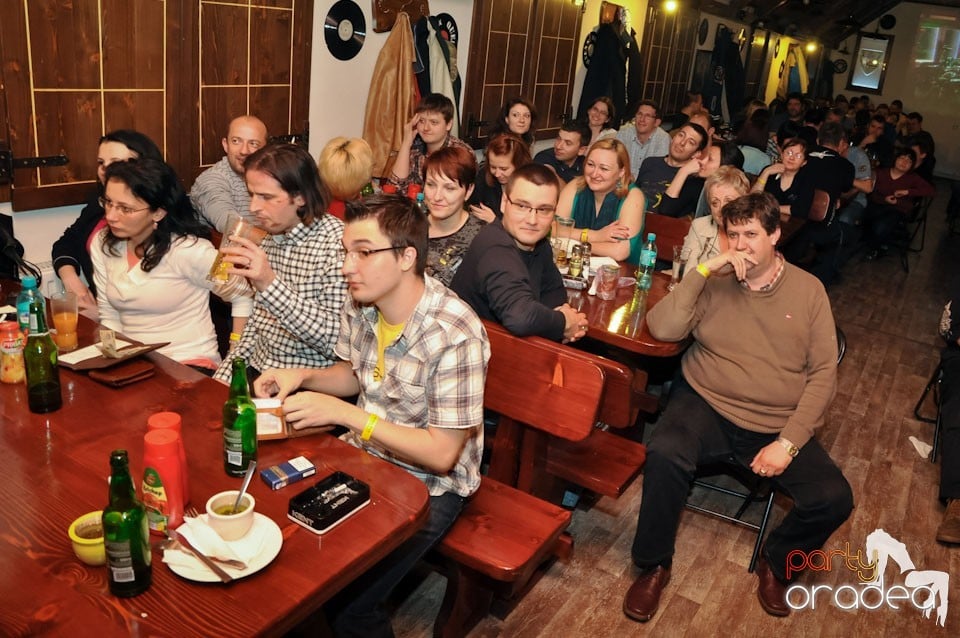 Comedianţii din Showder Klub în Queen's, Queen's Music Pub