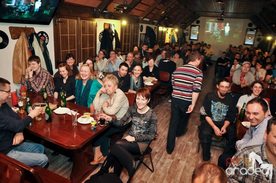 Comedianţii din Showder Klub în Queen's, Queen's Music Pub